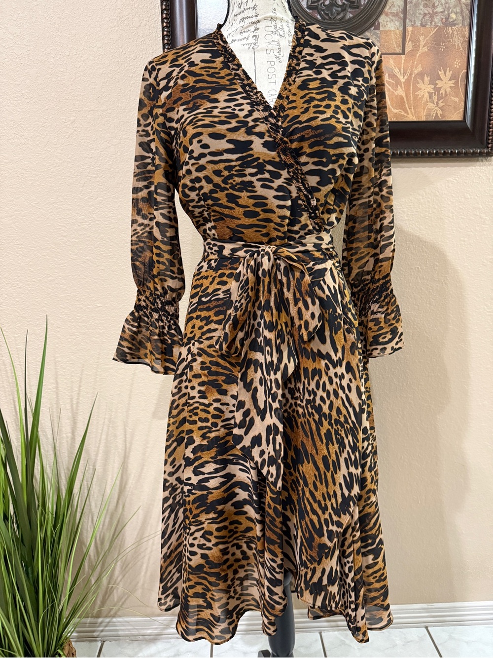 TAHARI Women's Leopard Print Dress With Tie Waist